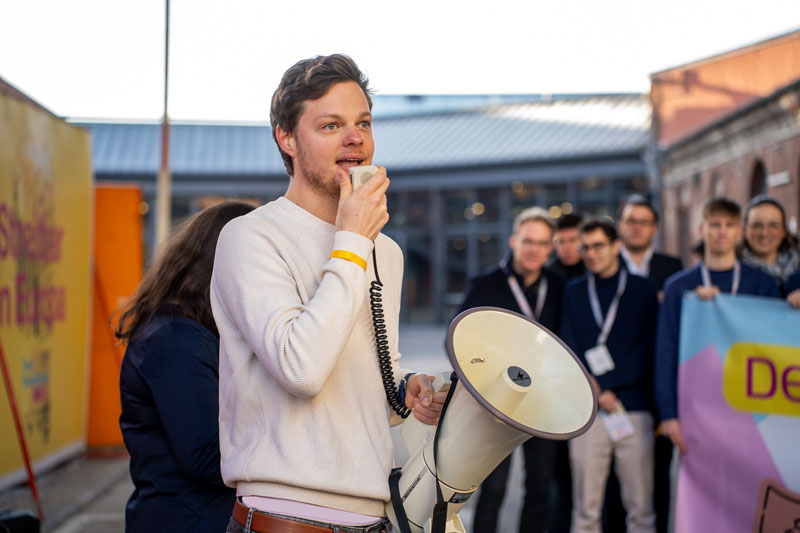 Phil Hackemann bei einer Demonstration